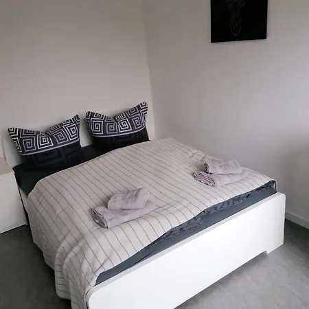 Haus Charlottenburg 1, Zentrumsnah Gelegen, Mit Blick Auf Festung