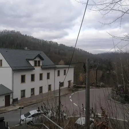 Apartment Haus Charlottenburg 1, Zentrumsnah Gelegen, Mit Blick Auf Festung Königstein