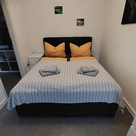 Haus Charlottenburg 1, Zentrumsnah Gelegen, Mit Blick Auf Festung Apartment