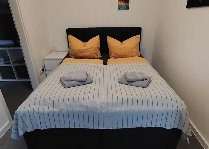 Haus Charlottenburg 1, Zentrumsnah Gelegen, Mit Blick Auf Festung شقة